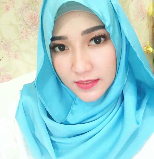 7 Potret Manis Via Vallen dengan Hijab (4)