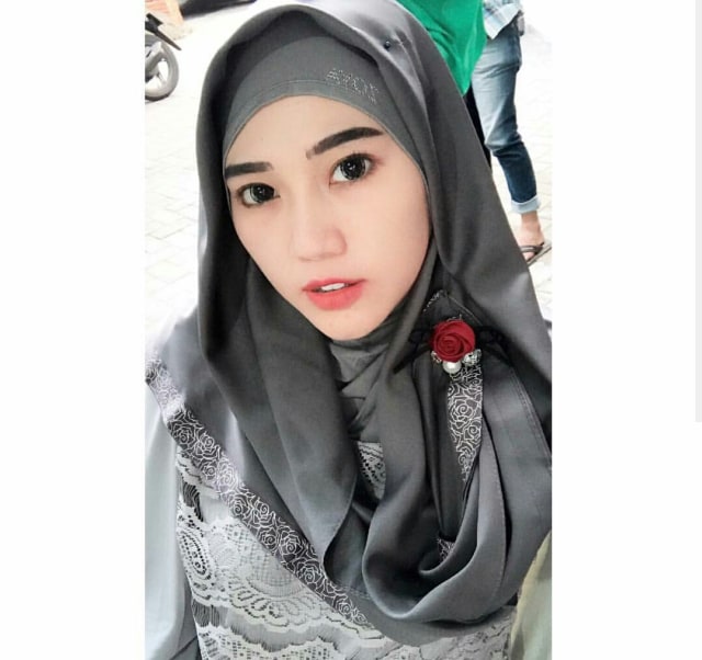 7 Potret Manis Via Vallen dengan Hijab (7)