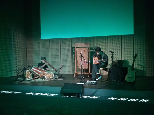Pertemuan Gitar dan Kendang SentuhanTradisional Ala Tohpati dan Endang Ramdan  di GIK (2)