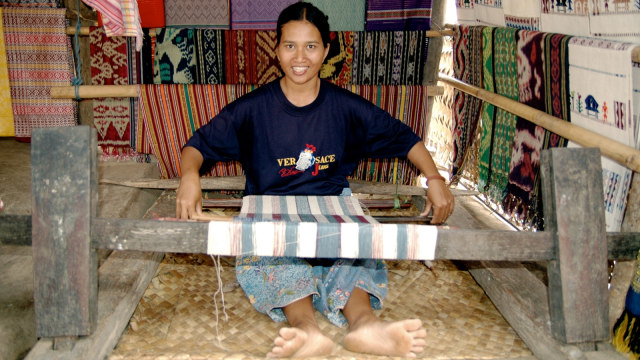 Perempuan Suku Sasak. (Foto: Flickr / Vincent Wautelet)