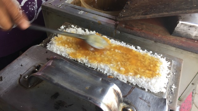 Kue rangi. (Foto: Kartika Pamujiningtyas/kumparan)