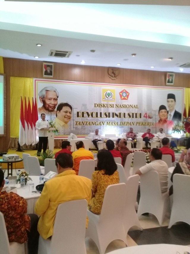 Diskusi SOKSI, Ketua DPR Soroti Ketimpangan Upah Buruh Lokal vs Asing