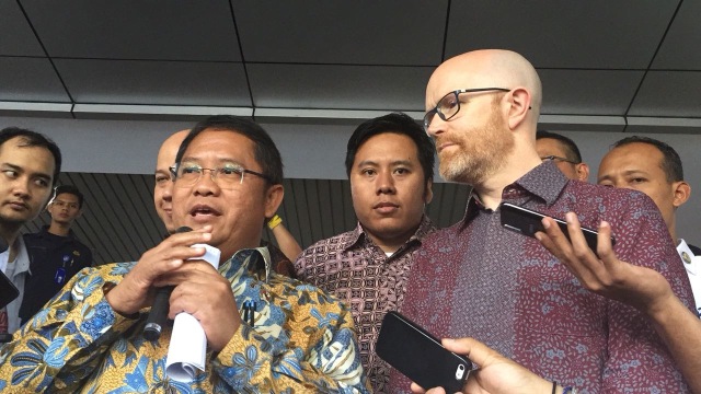 Rudiantara dan Simon Milner. (Foto: Astrid Rahadiani Putri/kumparan)