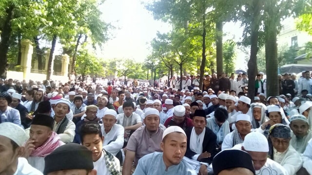 Aksi massa HTI di depan PTUN. (Foto: Dok. HTI)