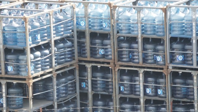 Distribusi Air Minum Turun Selama Lebaran (Foto: Jamal Ramadhan/kumparan)