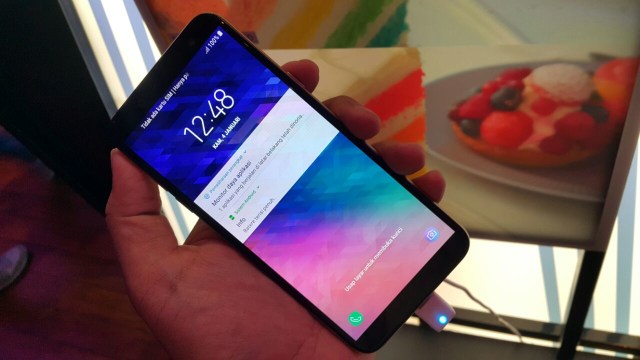 Samsung Galaxy A6. (Foto: Sayid Mulki Razqa/kumparan)