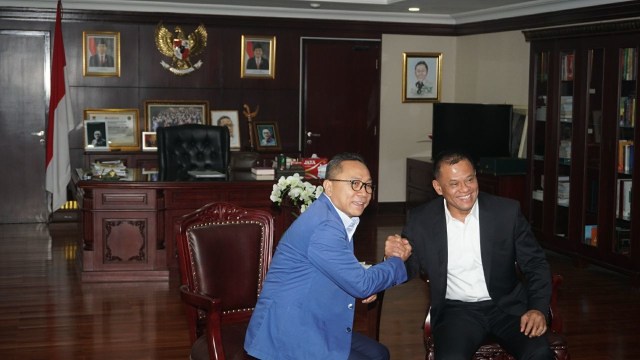 Ketua MPR Zulkifli Hasan bertemu Gatot Nurmantyo. (Foto: Irfan Adi Saputra/kumparan)
