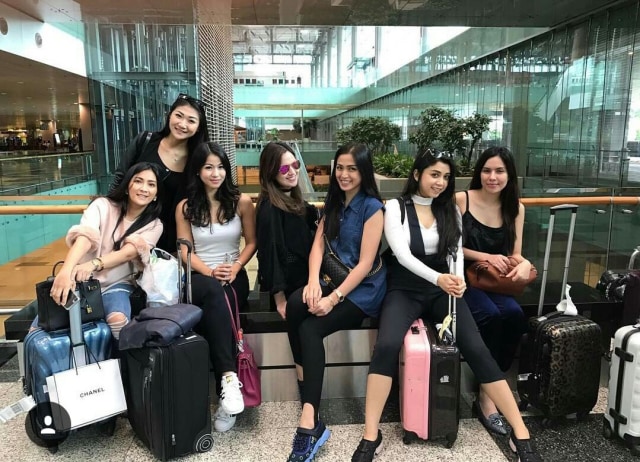 Begini Momen Seru Girl Squad di Luar Negeri, Kayak ABG Banget!  (1)