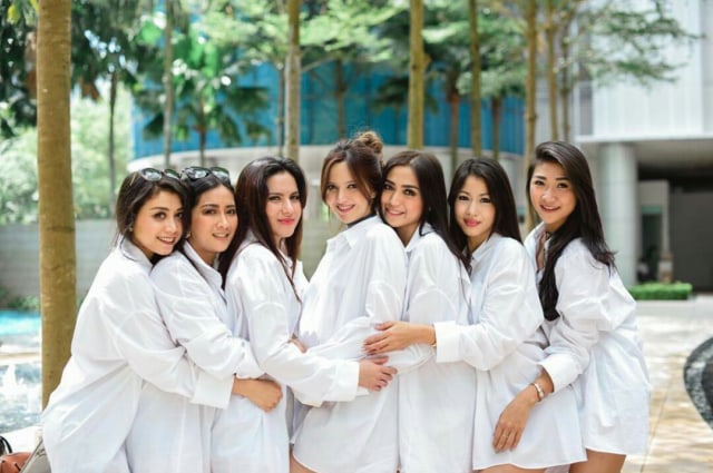 Begini Momen Seru Girl Squad di Luar Negeri, Kayak ABG Banget!  (3)