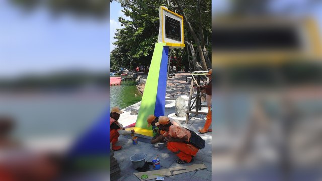 Pemasangan prasasti kumparan Festival Danau Sunter (Foto: Dok. Camat Tanjung Priok)