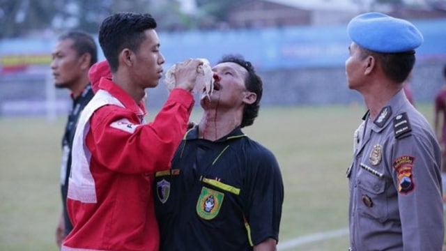 Ilustrasi wasit dianiaya. Foto: Dok. Reform PSSI