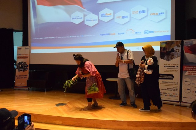 Cerita Dari Hong Kong : Uang Jin Dimakan Setan