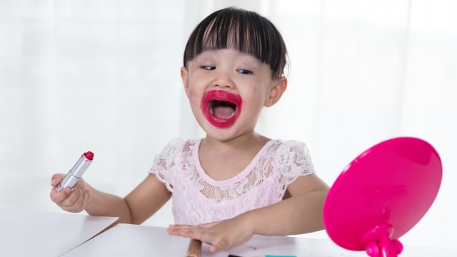 Anak mulai dandan. (Foto: Thinkstock)