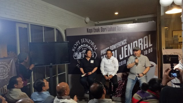 Komjen (Purn) Budi Waseso mengenalkan Kopi Jendral  (Foto: Resya Firmansyah/kumparan.com)