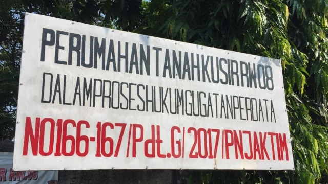 Warga berkumpul di Tenda Kodam Tanah Kusir. (Foto: Rafyq Panjaitan/kumparan)