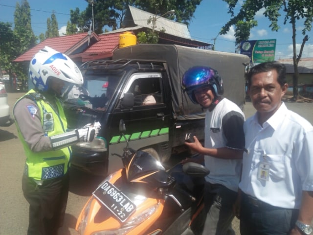 Giat Razia Gabungan Yang Humanis, Membuat Warga Tersenyum Manis