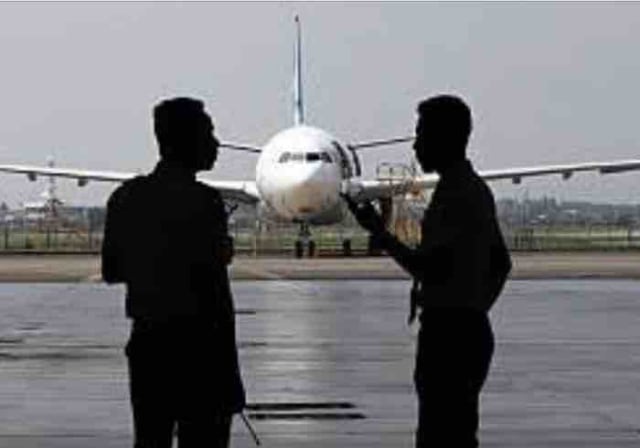 Gaji Besar, Apa Motif Mogok Kerja Pilot ?