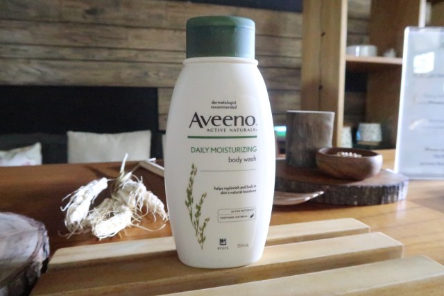 Aveeno Daily Moisturizing (Foto: dok. Intan Kemala Sari/kumparan)