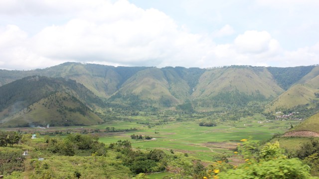 Keindahan Danau Toba dan Pulau Samosir. (Foto: Ade Nurhaliza/kumparan)