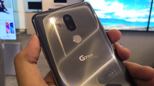 Ponsel LG G7 ThinQ. (Foto: Bianda Ludwianto/kumparan)