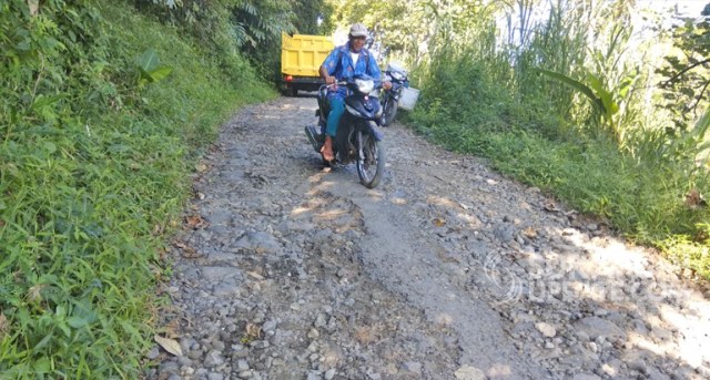Terakhir Diperbaiki 2008, Jalan Penghubung Desa di Ciemas Sukabumi Rusak