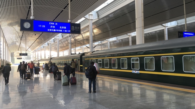 Kereta ekonomi di China (Foto: Feby Dwi Sutantio/kumparan)