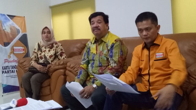 Kuasa hukum DPP Hanura versi Sudding, Adi Warman (Foto: Adhim Mugni Mubaroq/kumparan)