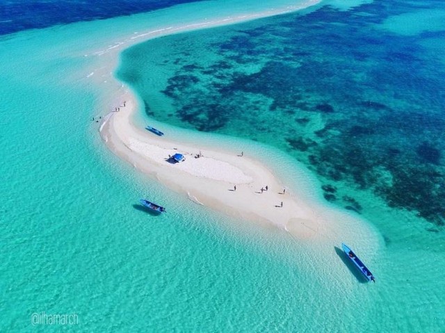 5 Pantai Terunik di Indonesia	 (2)