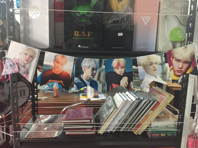 Merchandise K-Pop (Foto: Elma Lisa Bancin/kumparan)