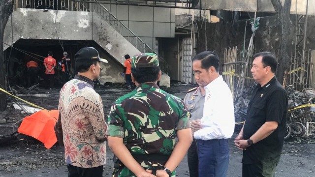 Jokowi Tinjau Lokasi Ledakan Bom di Surabaya (Foto: Biro Pers Setpres)