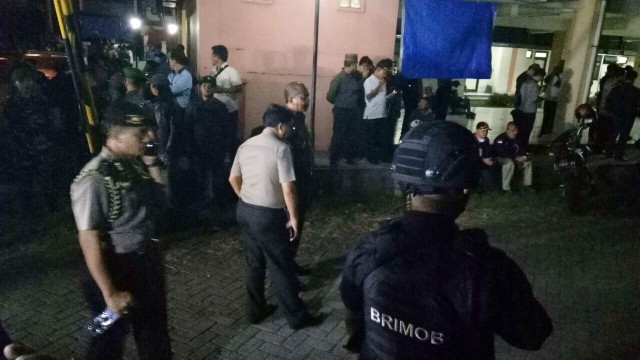 Suasana Rusunawa Wonocolo usai ledakan bom. (Foto: Ferio Pristiawan/kumparan)