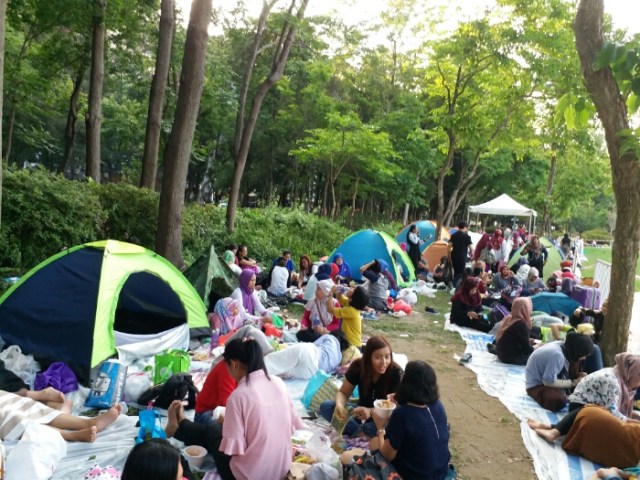 Liburan Unik Ala PMI Hong Kong dengan Mendirikan Tenda-Tenda (2)
