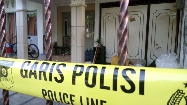 Suasana rumah teroris gereja Surabaya. (Foto: Phaksy Sukowati/kumparan)