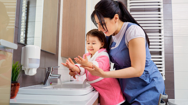 Anak cuci tangan. (Foto: Thinkstock)