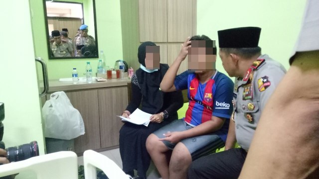 Kapolri temui anak-anak pelaku bom. (Foto: Ainul Qalbi/kumparan)
