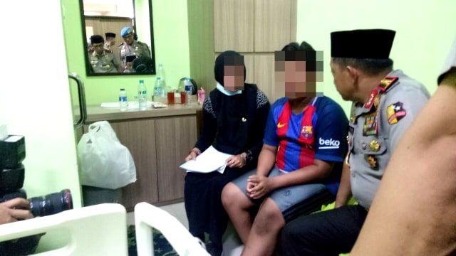 Kapolri temui anak-anak pelaku bom. (Foto: Ainul Qalbi/kumparan)