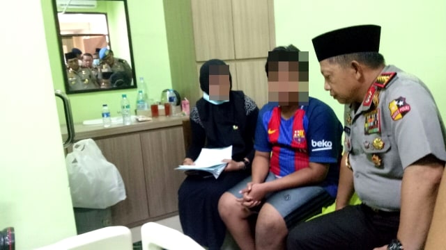 Kapolri temui anak-anak pelaku bom. (Foto: Ainul Qalbi/kumparan)