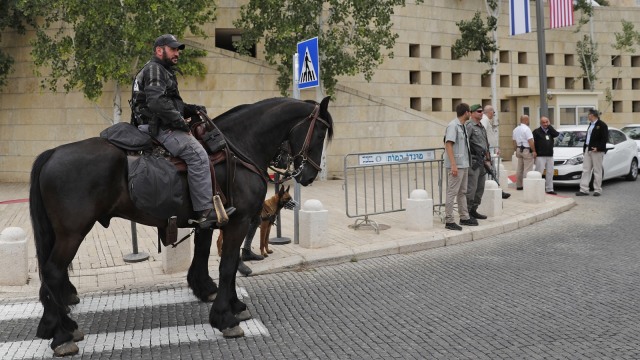 Kedubes AS di Yerusalem. (Foto: AFP/Ahmad Gharabli)