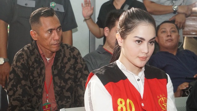 Jedun ikuti persidangan pemeriksaan terdakwa. (Foto: Garin Gustavian / kumparan)