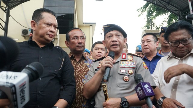 Bamsoet & Tito K. konpres terkait ledakan bom. (Foto: Jamal Ramdhan/ kumparan)