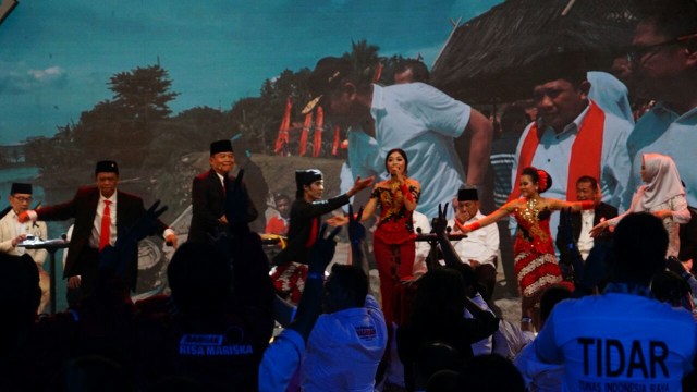 Pasangan TB Hasanuddin-Anton Charliyan. (Foto: Iqbal Firdaus/kumparan)