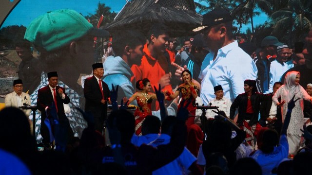 Pasangan TB Hasanuddin-Anton Charliyan. (Foto: Iqbal Firdaus/kumparan)