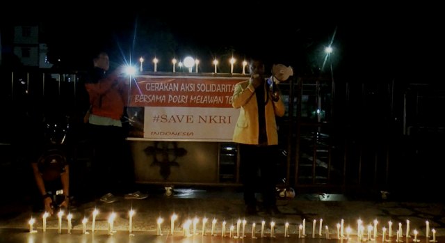 Pemuda Maluku Gelar Aksi Lilin Kutuk Insiden Surabaya