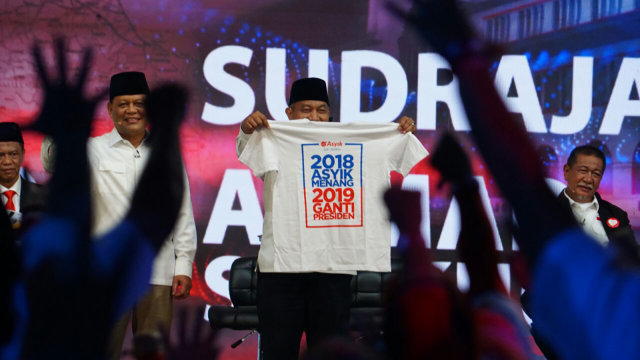 Kaos 2018 asyik Menang 2019 Ganti Presiden. (Foto: Iqbal/kumparan)