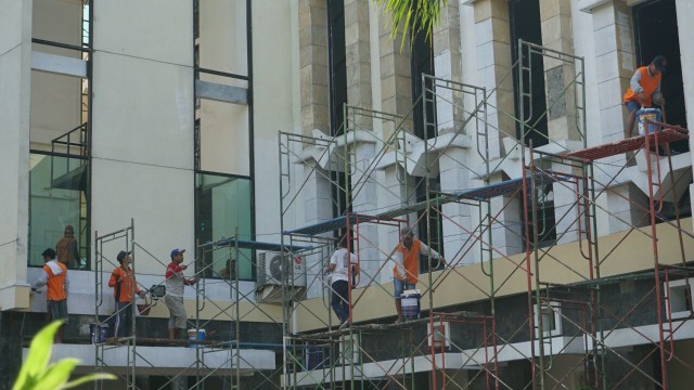 Situasi di Gereja Katolik Santa Maria Tak Bercela. (Foto: Jamal Ramadhan/kumparan)