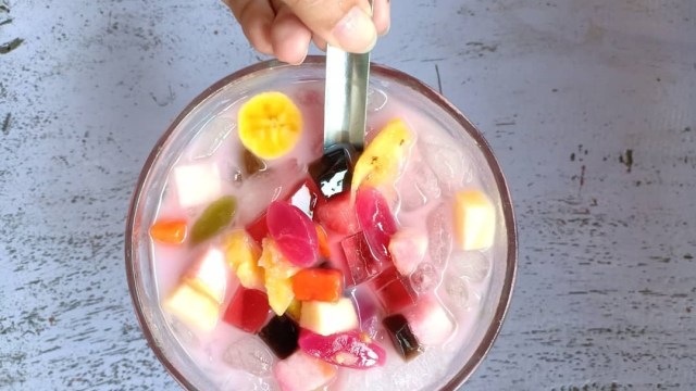 Takjil favorit masyarakat Indonesia (Foto: Instagram @monica_y_listia)