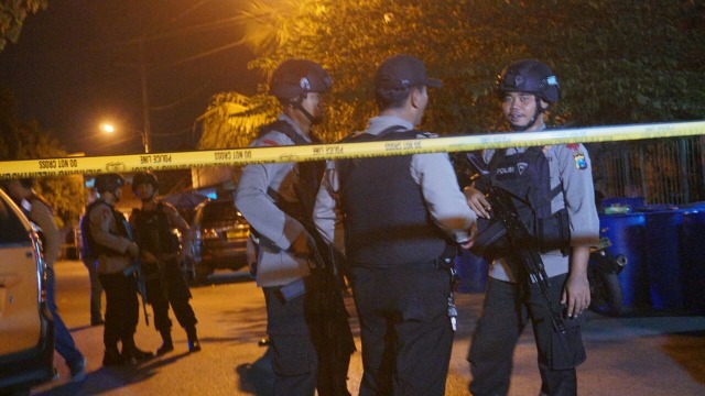 Situasi di Jalan Sikatan, Manukan Wetan (Foto: Jamal Ramadhan/kumparan)