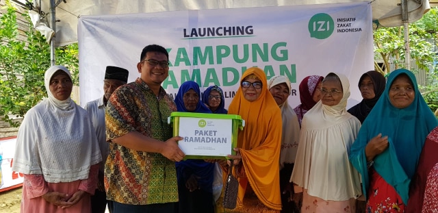 IZI Salurkan Paket Ramadhan pada Kaum Dhuafa di Kaltim