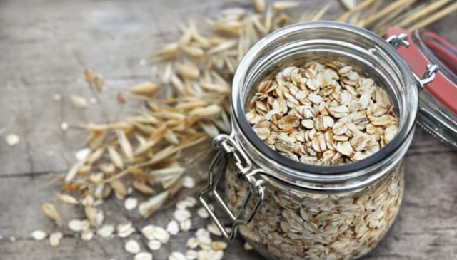 Tips Mengatasi Kulit Sensitif Dengan Scrub Oatmeal