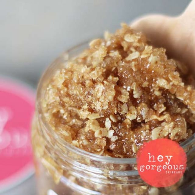 Tips Mengatasi Kulit Sensitif Dengan Scrub Oatmeal (1)